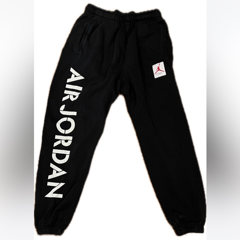 EUC Air Jordan Nike Sweatpants with back pocket. Super comfortable